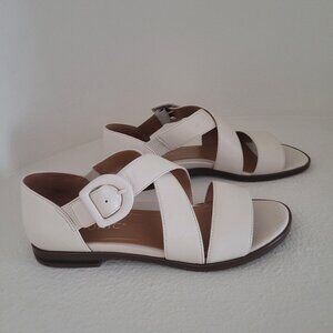 VIONIC PACIFICA FLAT SANDALS, IVORY.    SIZE 7.5